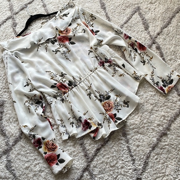 ✨Floral Flowy Top✨ - Picture 5 of 7
